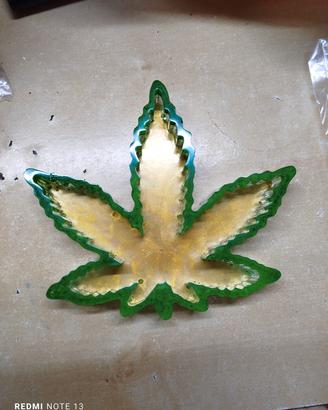 portacenere a foglia di ganja 