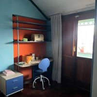 Cameretta completa con letto, armadio, scrivania e