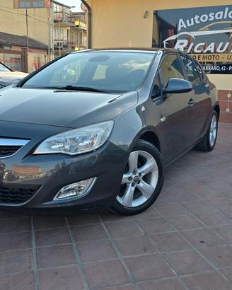 Opel Astra 1.4 100CV 5 porte Cosmo