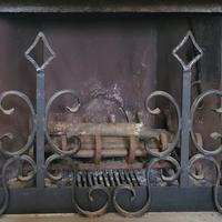 alari ed attrezzatura per camino in ferro 