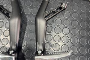 Pedane passeggero r1