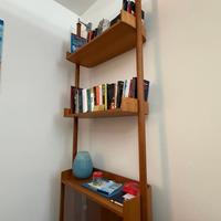 Libreria in legno – stile moderno e salvaspazio