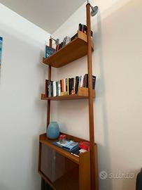 Libreria in legno – stile moderno e salvaspazio