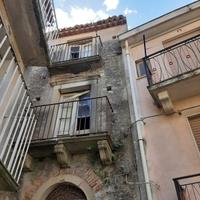Palazzina collabente Novara di Sicilia