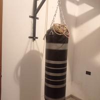 Sacco da boxe con accessori