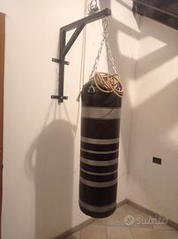 Sacco da boxe con accessori