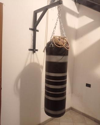 Sacco da boxe con accessori