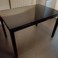 Tavolo vetrato nero