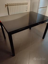 Tavolo vetrato nero