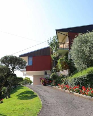 Villa di 320 m² con più di 5 locali e box auto dop