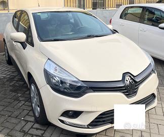 RENAULT CLIO 1.2 BENZINA 5 PORTE ANCHE PER NEOPATE