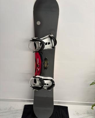 Snowboard Burton e attacchi K2