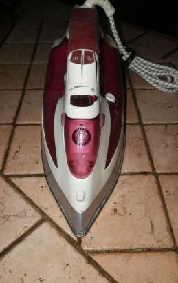 Ferro da stiro  a vapore