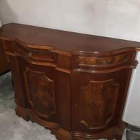 credenza in stile.