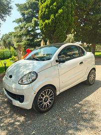 Microcar due 