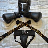 guanti,casco,fascie e conchiglia da boxe
