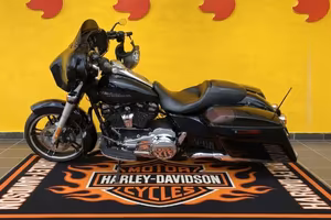 harley street glide special M8