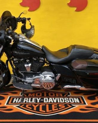 harley street glide special M8