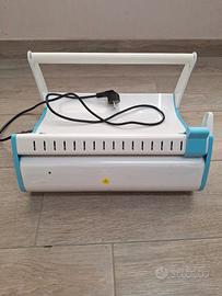 Termosigillatrice e tavolino shabby.