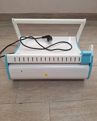 Termosigillatrice e tavolino shabby.