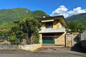 VILLA SINGOLA A DARFO BOARIO TERME