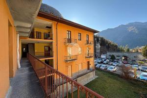 CASA SEMINDIPENDENTE A RONCO CANAVESE