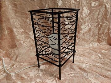 Lampada artigianale da tavolo in metallo 