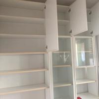 Libreria con comodino, vetrinetta e cassetti