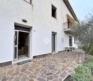 BIFAMILIARE A MONTEGRIDOLFO