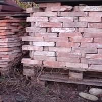 Antichi mattoni tavelle caminetti portali 