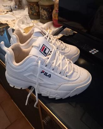 scarpe di ginnastica fila