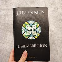 Libro "Il Silmarillion" J.R.R. Tolkien