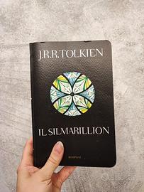 Libro "Il Silmarillion" J.R.R. Tolkien