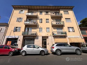 4 LOCALI A CECINA