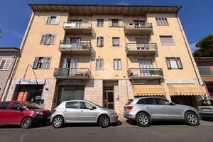 4 LOCALI A CECINA