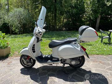Piaggio Vespa 300 GTS - 2010