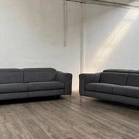 coppia divani con meccanismi elettrici