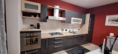 cucina color grigio antracite marca Aran