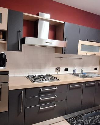 cucina color grigio antracite marca Aran