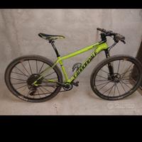  bicicletta della Cannondale FSI