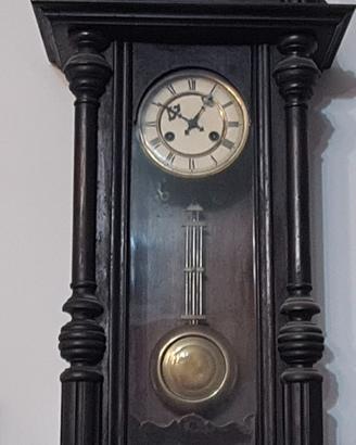 vecchio orologio a pendolo