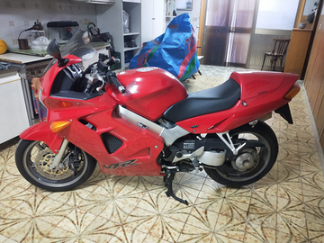 Honda vfr 800