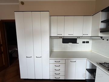 Cucina angolare bianca (Castelletto Stura)