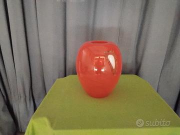vaso rosso in vetro