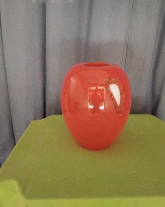 vaso rosso in vetro