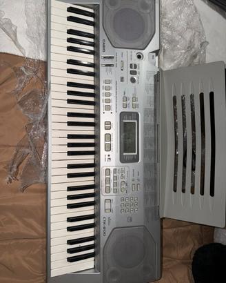 Pianola Casio CTK-800 con supporto, leggio e cavo
