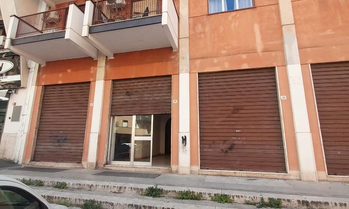 Locale commerciale via montegrappa universita'