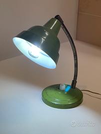 Lampada da tavolo vintage verde braccio flessibile