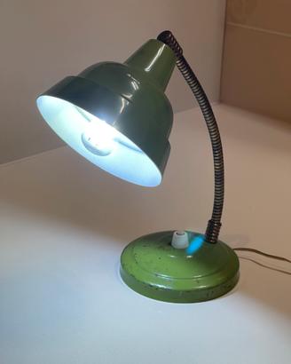 Lampada da tavolo vintage verde braccio flessibile