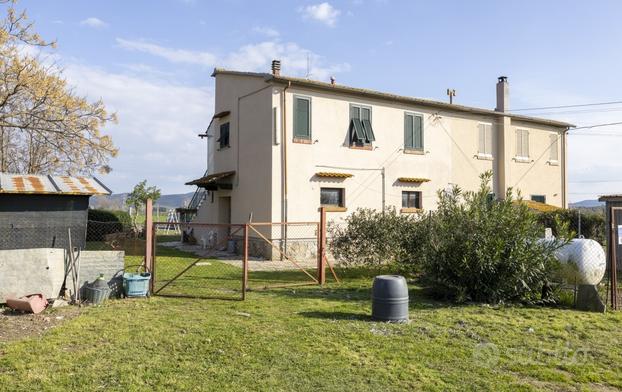 Porzione di podere ampia con 5 ettari di terreno